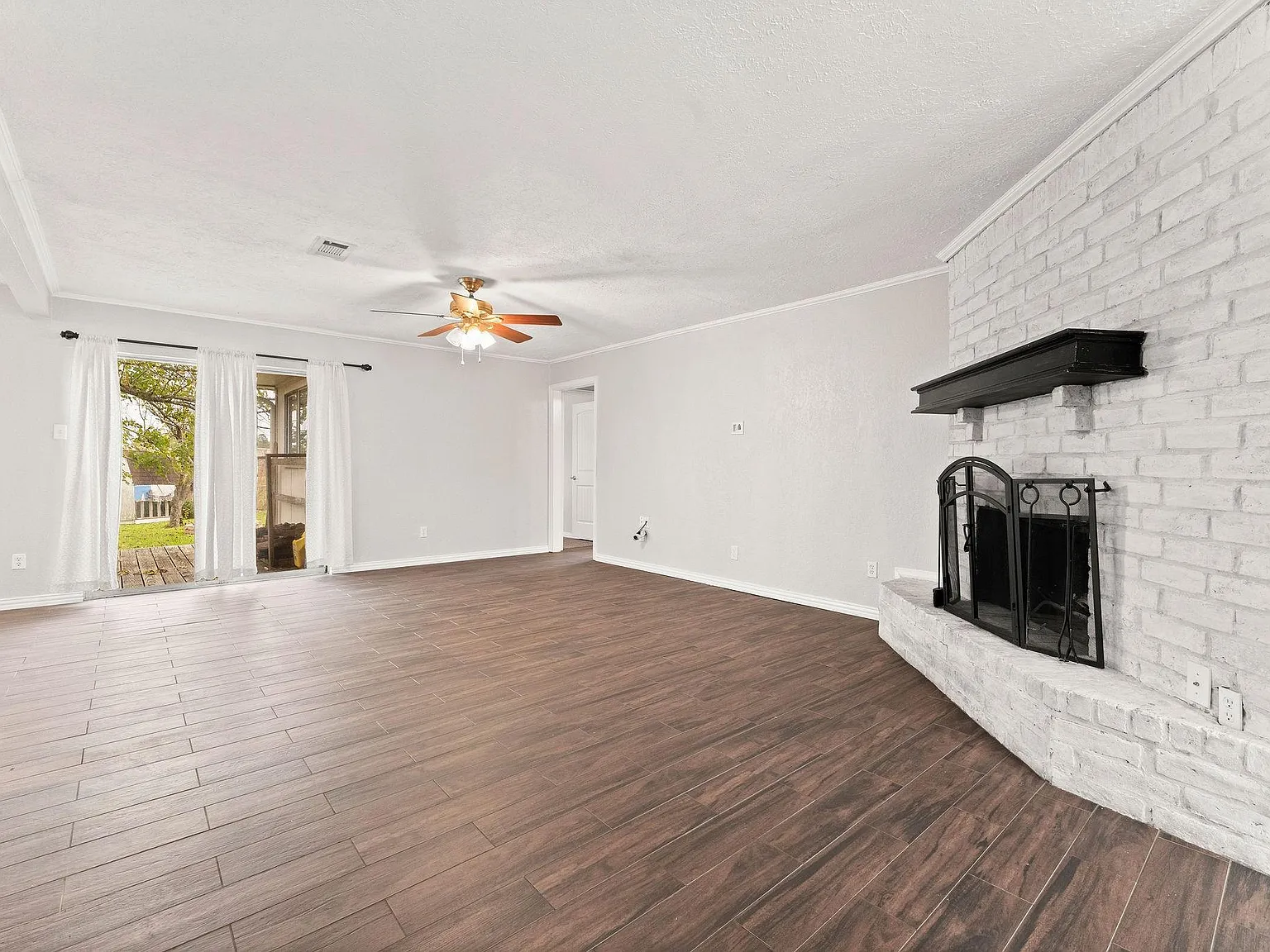 3 bed, 2.0 bath, 1540 sqft, $1,795 — Photo 4