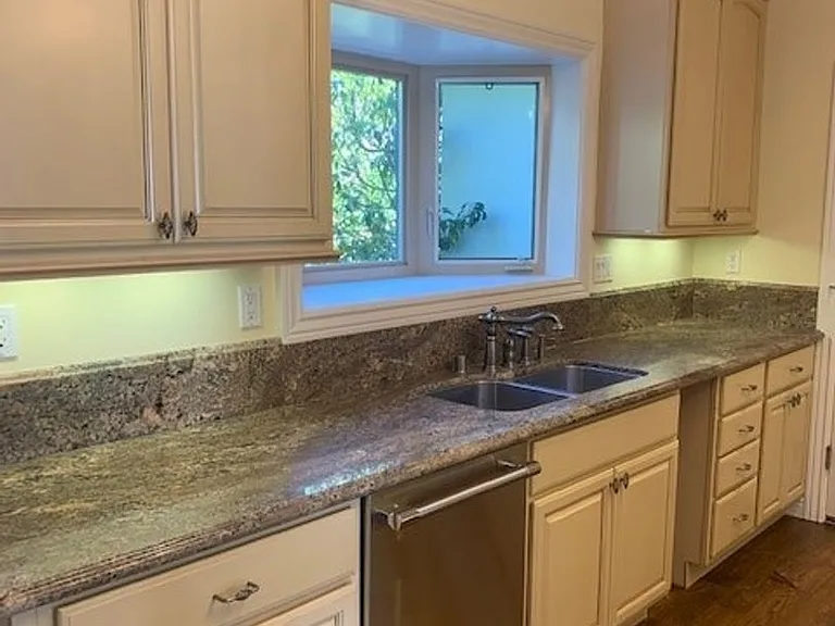 925 Roble Ave — Photo 12