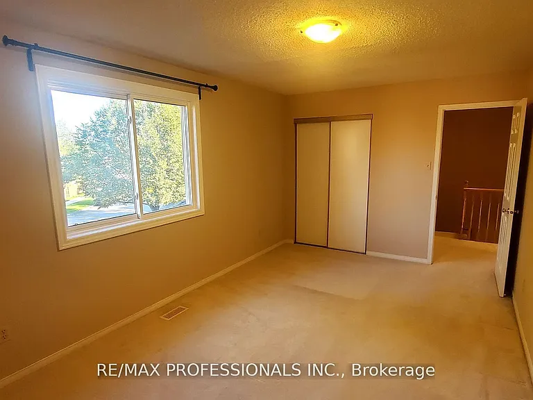 2545 Addingham Cres — Photo 27