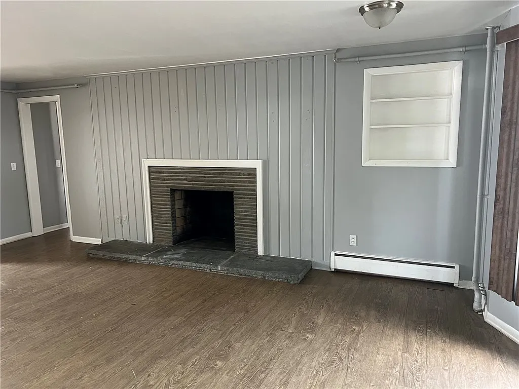 3 bed, 1.0 bath, 3032 sqft, $2,500 — Photo 3