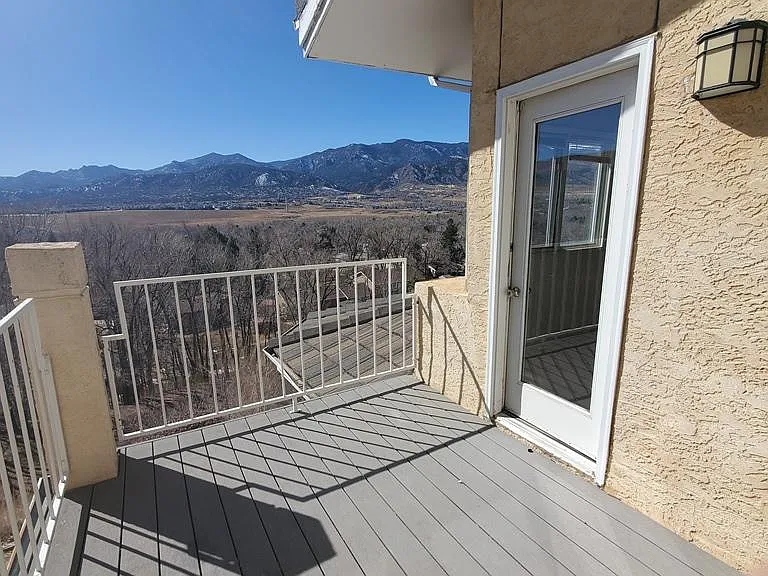 552 Observatory Dr — Photo 6