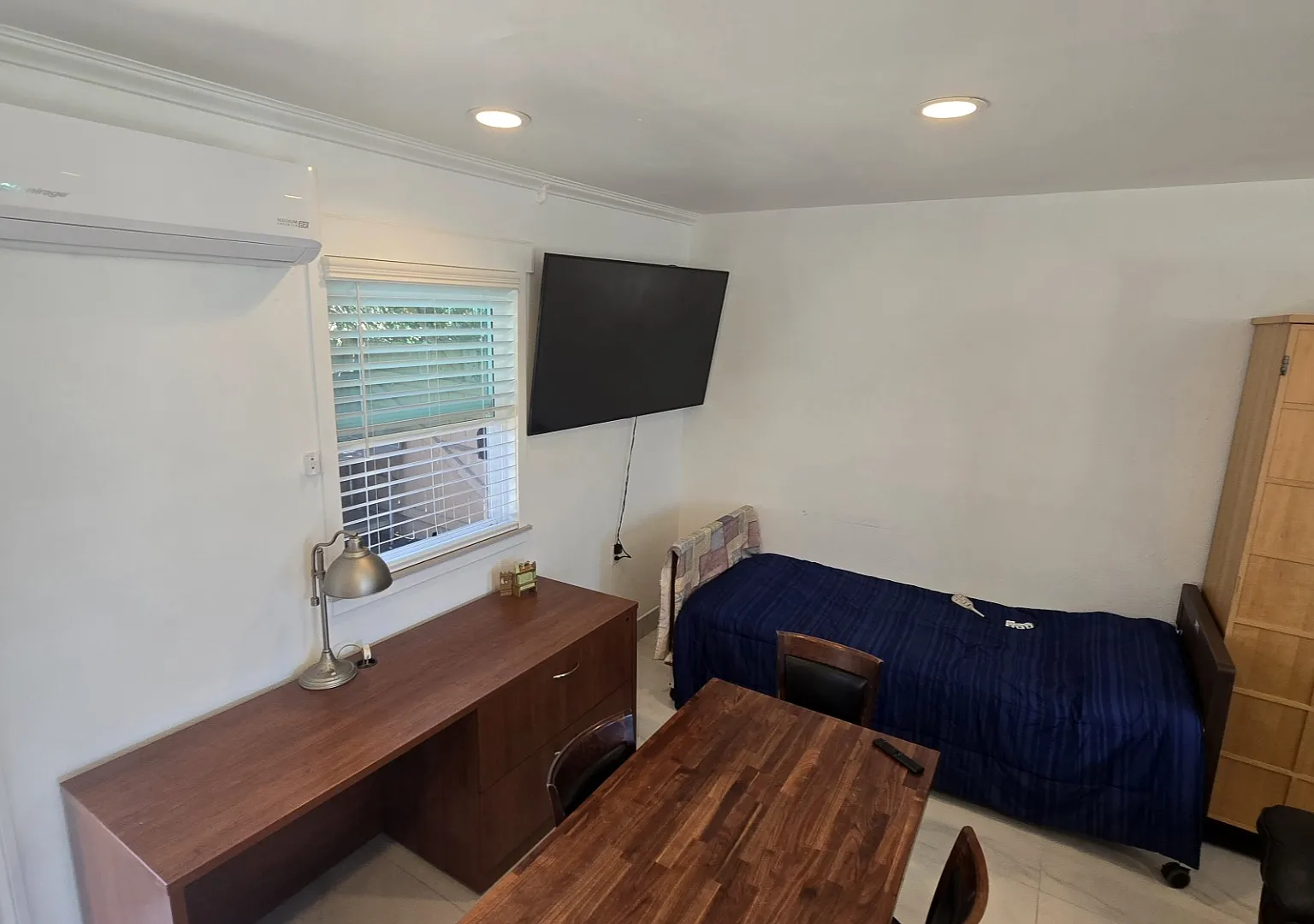 2 bed, 400 sqft, $2,200 — Photo 4