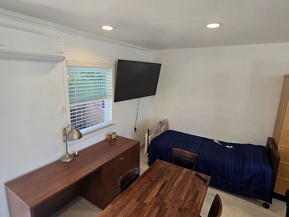 4th image of 1514 Elder Ave
