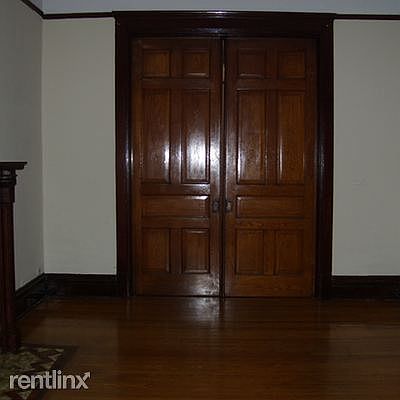 4th image of 909 W Newport Ave