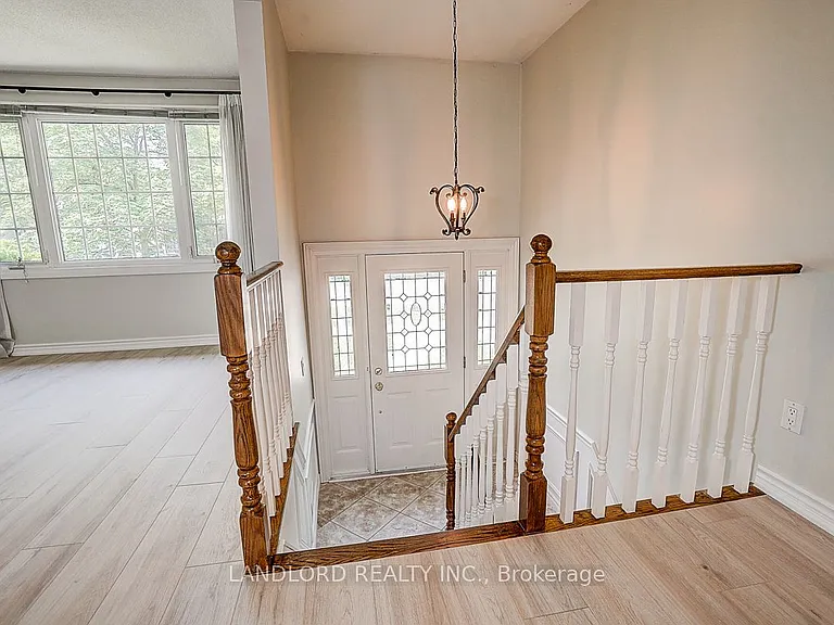 2294 Wyandotte Dr — Photo 6