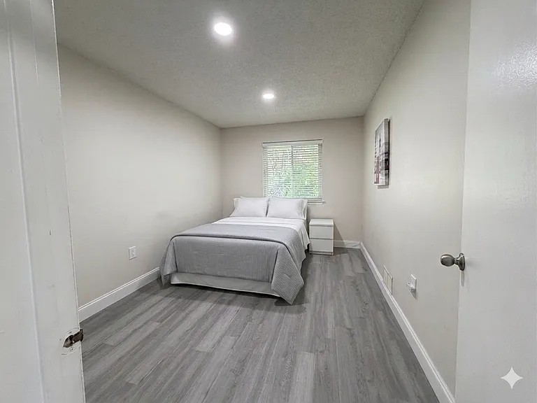 42 Tennyson Dr — Photo 21