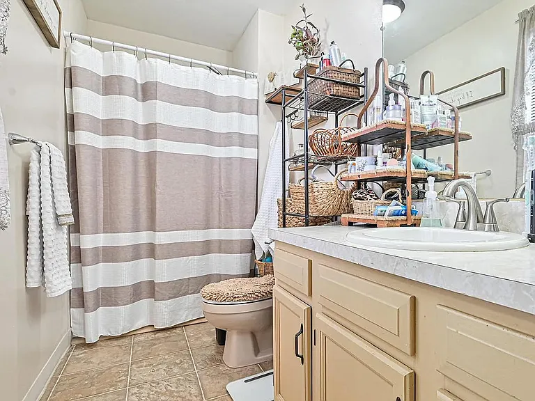 16 Country Hollow Cir — Photo 2