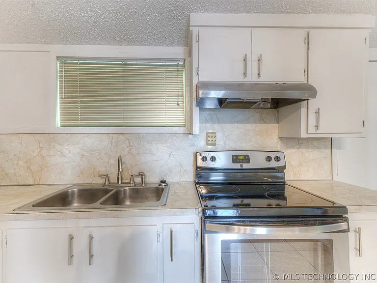 2234 N Main St — Photo 4