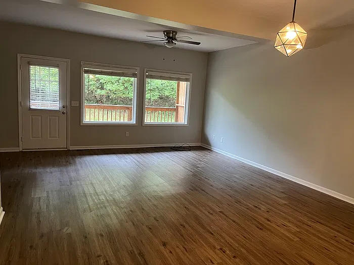 3 bed, 2.5 bath, 1800 sqft, $1,795 — Photo 4