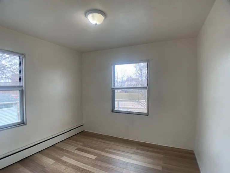 405 Fairview Ave N — Photo 10