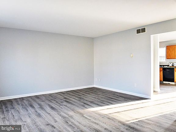 3rd image of 720 Marian Dr