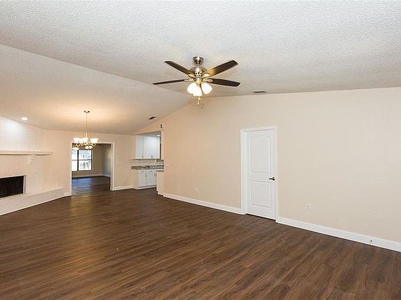 4th image of 1020 S Woodlawn Ave