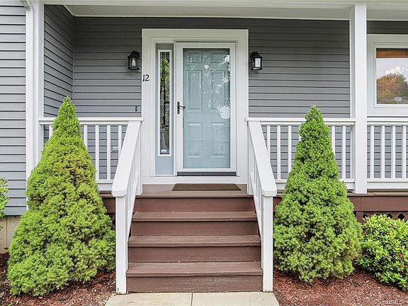 2nd image of 12 Cannon Brook Ln