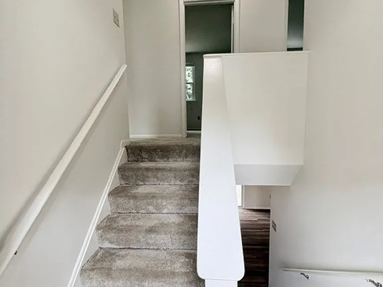 1084 Brightleaf Ct — Photo 8