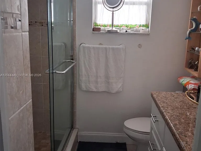 410 SE 2nd St #307 — Photo 4