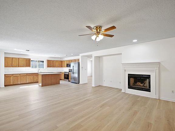 4th image of 797 Martin Lakes Dr E