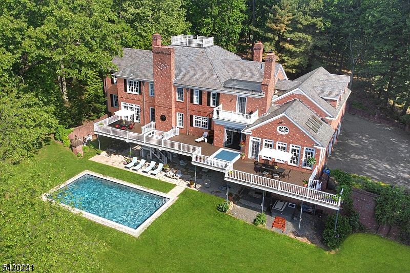 1st image of 1 Hillview Drive