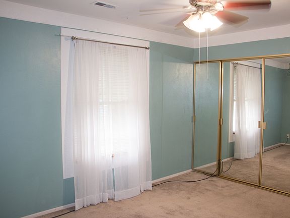 4th image of 3694 Lakepointe Dr
