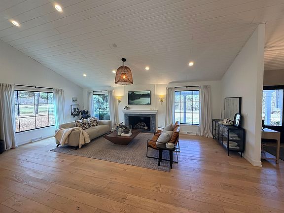 2nd image of 901 W Lochland Rd