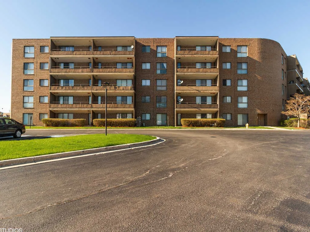 5 E Carriageway Dr APT 103 photo 1