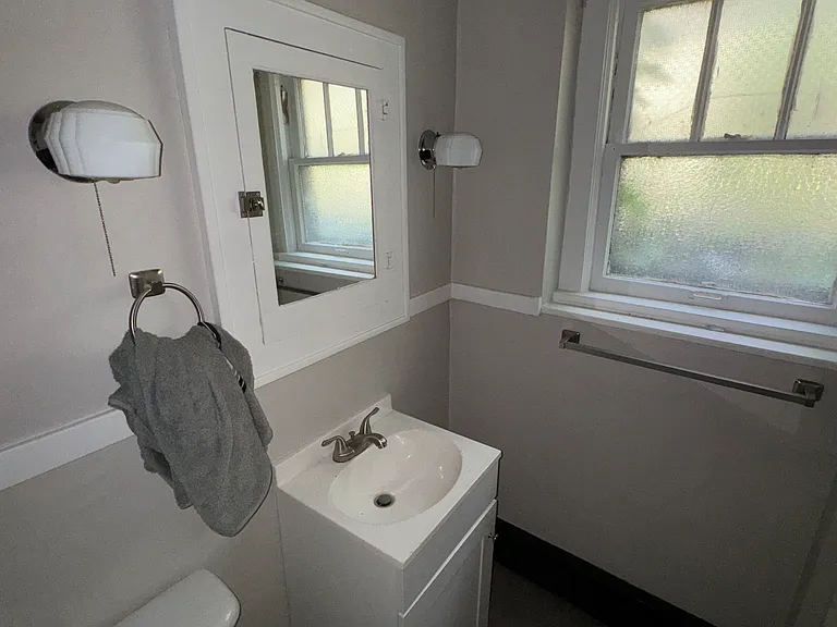 598 Blaine Ave #5 — Photo 2