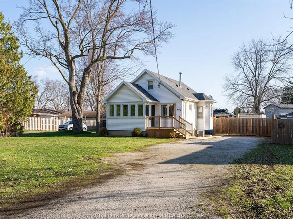 695 Bloomfield Rd, Chatham Kent, ON N7M 5J5