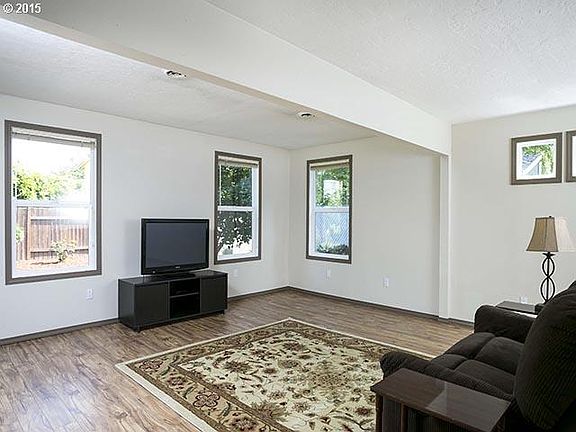 4th image of 1175 NE Kathryn St