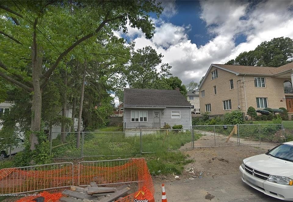 2nd image of 140 Mason St