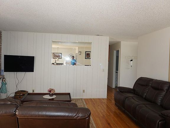5th image of 3927 Forestwood Dr