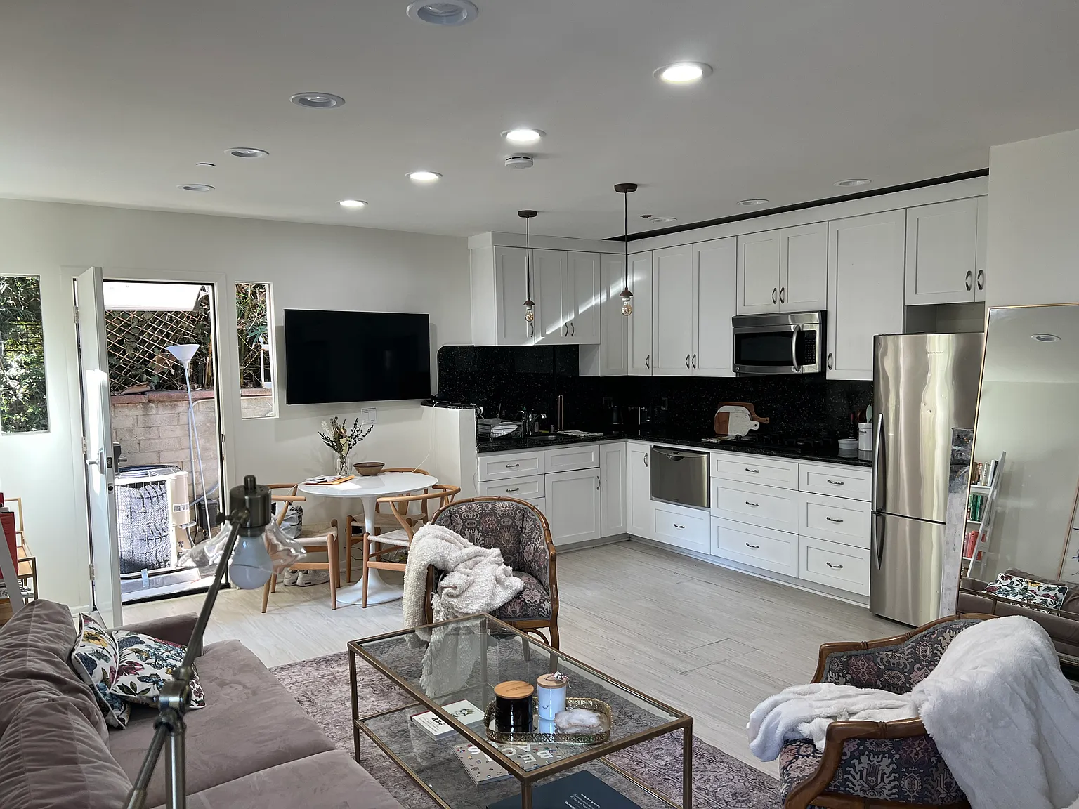 2437 Hill St — Photo 4