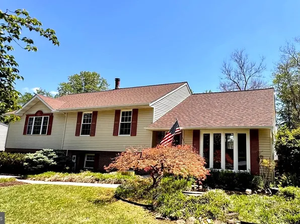 7431 2nd Ave, Sykesville, MD 21784