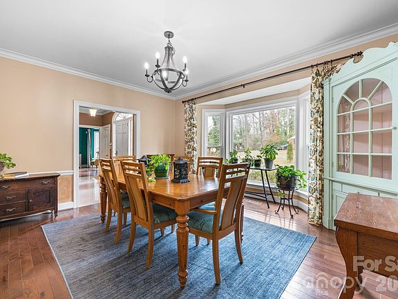 3rd image of 1540 Westbrook Cir