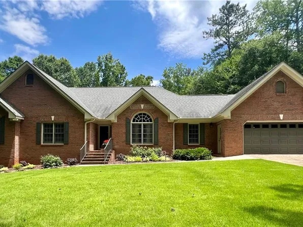 61 Hunters Way, Hoschton, GA 30548