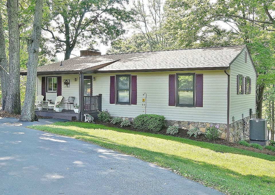 1st image of 117 Douglas Dr