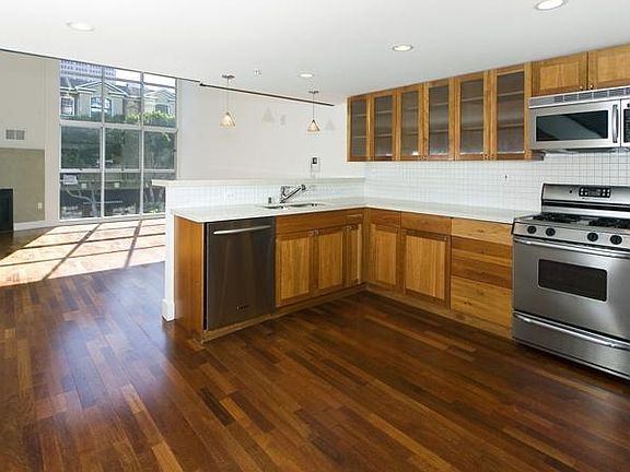 5th image of 300 Linden St APT 4