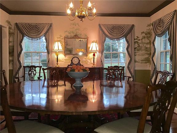 3rd image of 323 Maple Dr