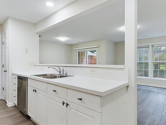 4th image of 302 Baughmans Ln Unit 302C