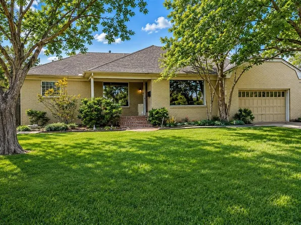 1710 Dorchester Dr, Nichols Hills, OK 73120