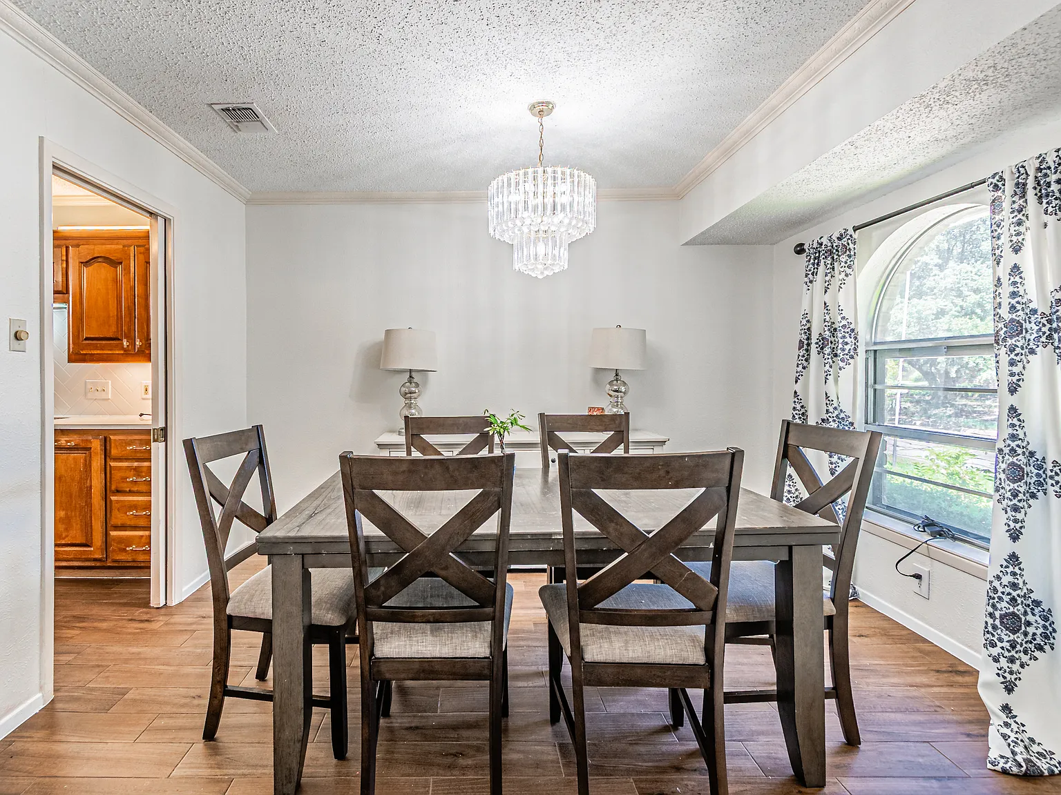 4 bed, 2244 sqft, $2,800 — Photo 4