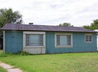 405 N 4th St, Garden City, KS 67846