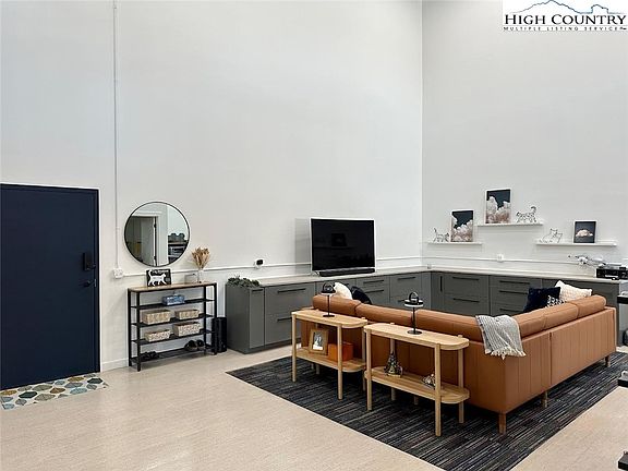 5th image of 215 S Jefferson Avenue #209