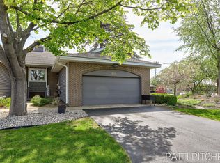 618 Edgewater Dr, Spring Lake, MI 49456