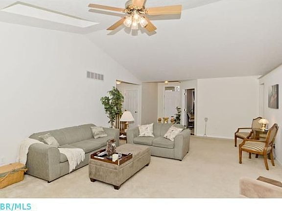 5th image of 834 Delong St