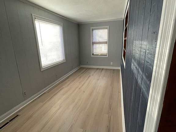 3rd image of 1115 S Luick Ave