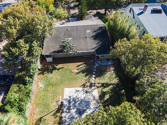 5th image of 1105 E Livingston St