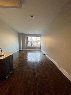 4th image of 372 Kosciusko St #202