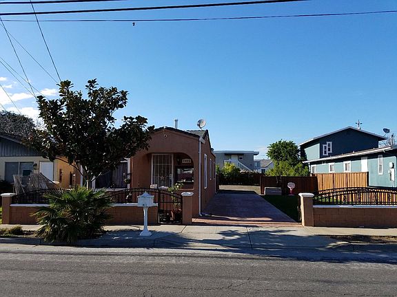 3rd image of 7833 Thornton Ave