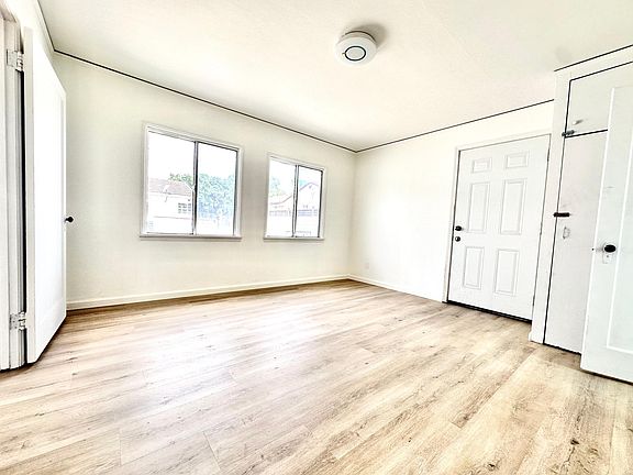 3rd image of 5330 Encinita Ave
