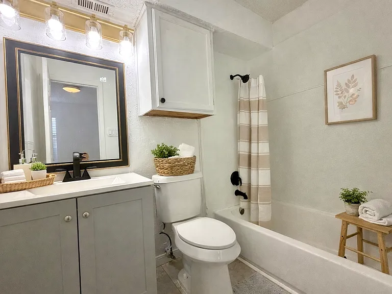 9813 Walnut St #302 — Photo 2