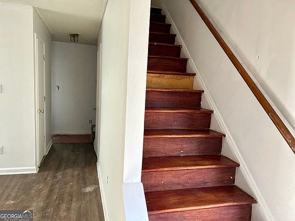2nd image of 7978 Woodlake Dr